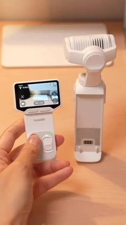Màn hình OLED tháo rời trên Insta360 Luna Ultra 